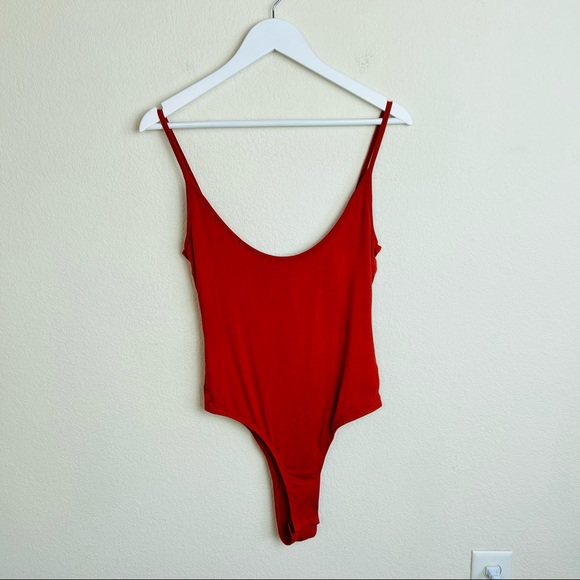 NWT PrettyLittleThing Rust Orange Strappy Jersey Scoop Neck Bodysuit - Picture 3 of 14